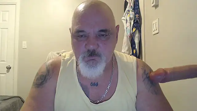 Snapshot of Newfiesausage1972 chatting on February 10, 3:21 pm Newfiesausage1972 online show from February 10, 3:21 pm