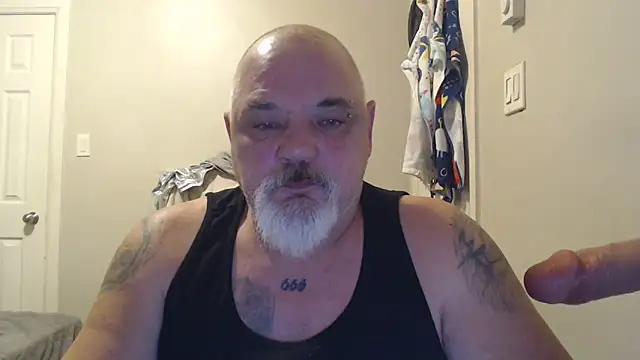 Snapshot of Newfiesausage1972 chatting on February 15, 9:26 pm Newfiesausage1972 online show from February 15, 9:26 pm