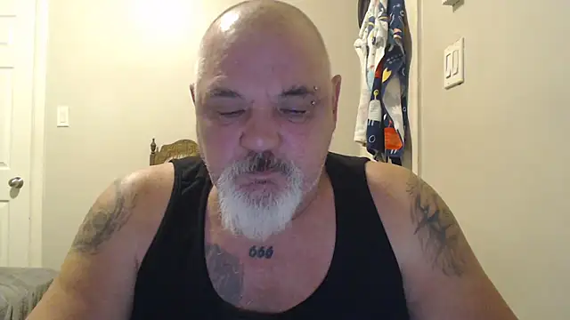Snapshot of Newfiesausage1972 chatting on February 16, 10:43 pm Newfiesausage1972 online show from February 16, 10:43 pm
