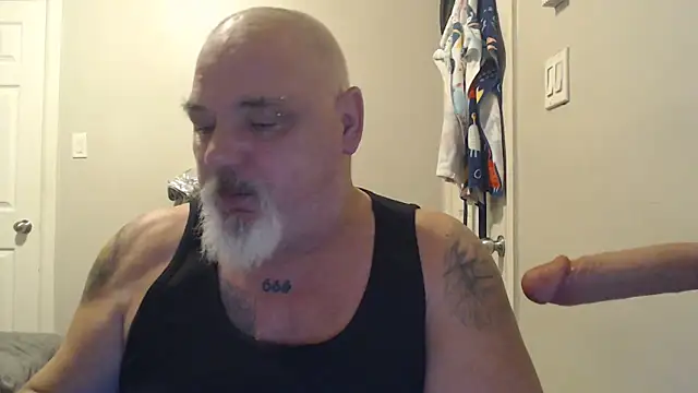 Snapshot of Newfiesausage1972 chatting on February 18, 1:55 pm Newfiesausage1972 online show from February 18, 1:55 pm