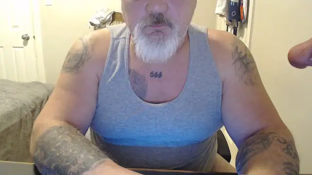 Snapshot of Newfiesausage1972 chatting on February 19, 4:22 pm Newfiesausage1972 online show from February 19, 4:22 pm