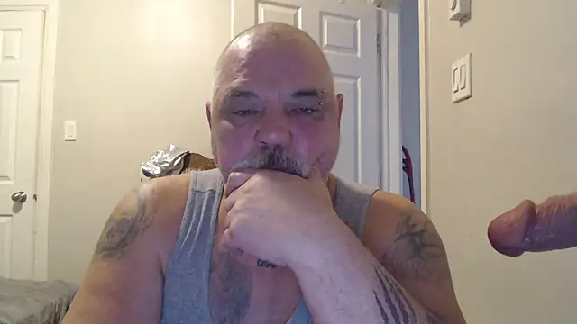 Snapshot of Newfiesausage1972 chatting on February 20, 2:13 pm Newfiesausage1972 online show from February 20, 2:13 pm