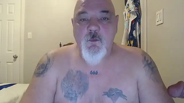 Snapshot of Newfiesausage1972 chatting on March 17, 1:08 pm Newfiesausage1972 online show from March 17, 1:08 pm