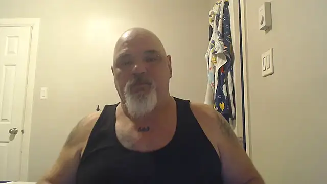 Snapshot of Newfiesausage1972 chatting on March 22, 1:22 am Newfiesausage1972 online show from March 22, 1:22 am