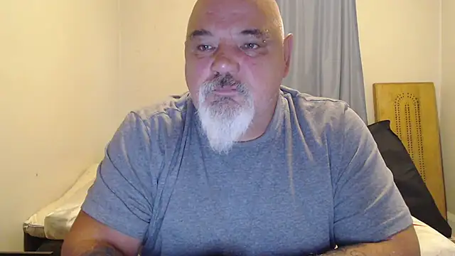 Snapshot of Newfiesausage1972 chatting on September 11, 11:43 am Newfiesausage1972 online show from September 11, 11:43 am