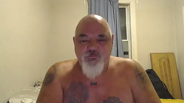 Snapshot of Newfiesausage1972 chatting on September 17, 9:33 am Newfiesausage1972 online show from September 17, 9:33 am