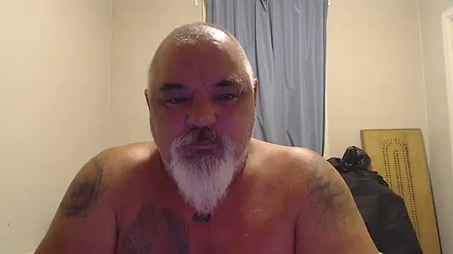 Snapshot of Newfiesausage1972 chatting on October 3, 7:27 am Newfiesausage1972 online show from October 3, 7:27 am
