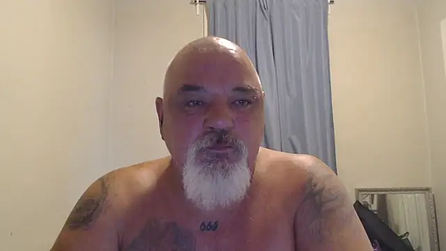 Snapshot of Newfiesausage1972 chatting on October 14, 9:37 pm Newfiesausage1972 online show from October 14, 9:37 pm