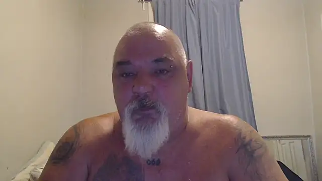 Snapshot of Newfiesausage1972 chatting on October 19, 7:25 pm Newfiesausage1972 online show from October 19, 7:25 pm