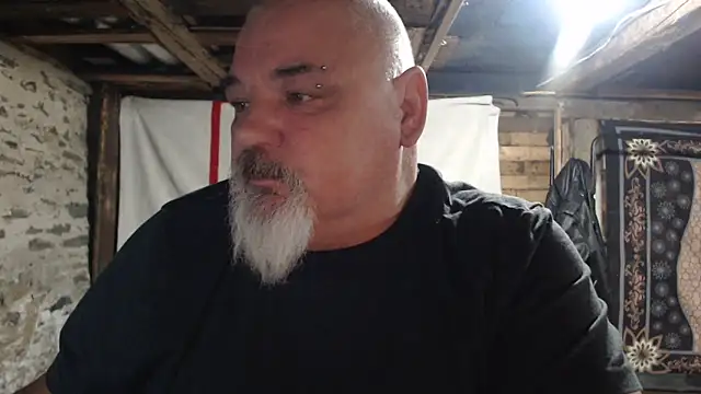 Newfiesausage1972 online show from December 1, 10:09 am