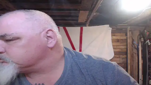 Newfiesausage1972 online show from January 31, 8:51 pm