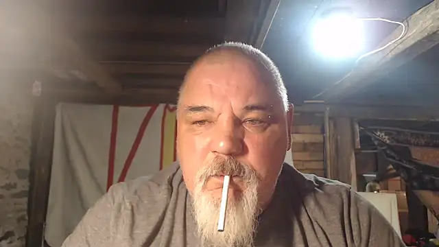 Newfiesausage1972 online show from February 9, 8:18 am