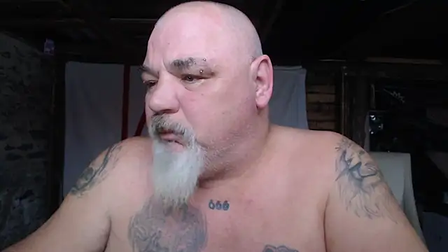 Newfiesausage1972 online show from February 20, 7:36 pm