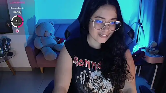 Snapshot of LauraHawkes chatting on March 8, 4:34 am LauraHawkes online show from March 8, 4:34 am