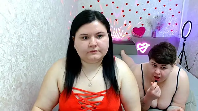 BeckyAndHellen online show from February 18, 11:00 am