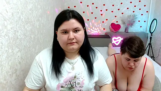 BeckyAndHellen online show from February 26, 11:30 am