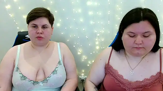 BeckyAndHellen online show from April 16, 11:55 am