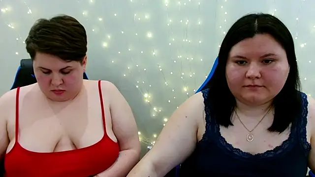 BeckyAndHellen online show from April 19, 9:06 pm