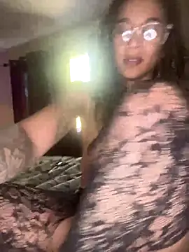 Snapshot of Shuggabutt chatting on December 7, 4:25 pm Shuggabutt online show from December 7, 4:25 pm