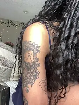 Shuggabutt online show from February 20, 4:40 pm