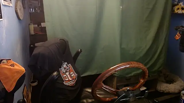 Snapshot of long_thinmint86 chatting on January 14, 1:28 pm long thinmint86 online show from January 14, 1:28 pm