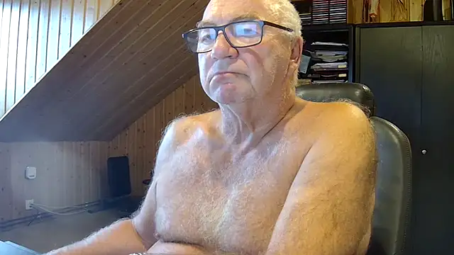 Snapshot of biggandybig chatting on September 17, 3:24 pm biggandybig online show from September 17, 3:24 pm