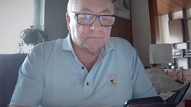 Snapshot of biggandybig chatting on November 17, 1:28 pm biggandybig online show from November 17, 1:28 pm