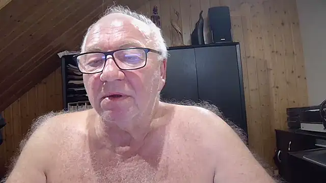 Snapshot of biggandybig chatting on November 29, 12:46 am biggandybig online show from November 29, 12:46 am