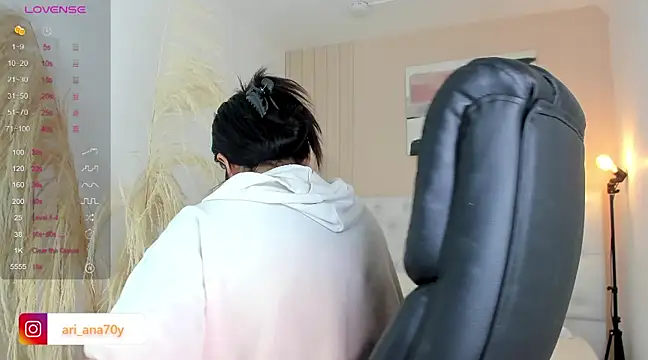 Snapshot of LOISE-XX chatting on February 6, 6:08 am LOISE-XX online show from February 6, 6:08 am