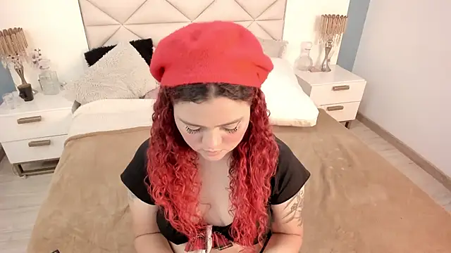 Twwiiggy online show from March 13, 8:04 pm