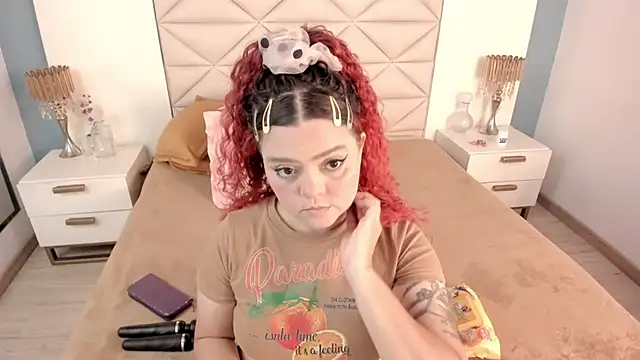 Twwiiggy online show from March 17, 8:01 pm