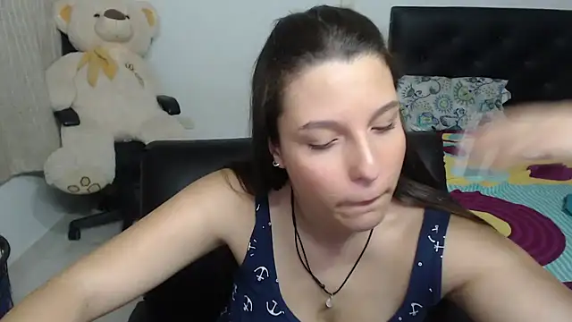 Snapshot of alexia_87 chatting on February 2, 2:06 am alexia 87 online show from February 2, 2:06 am