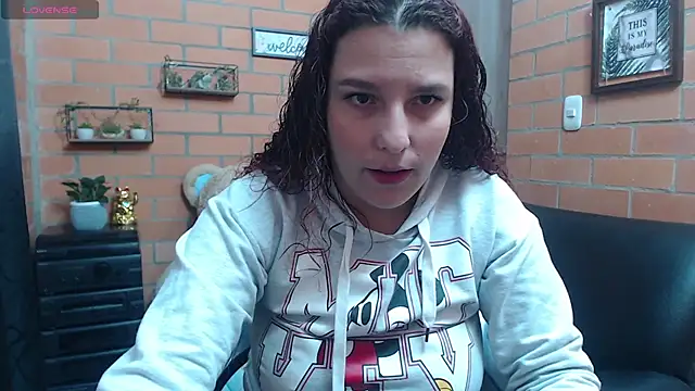 Snapshot of alexia_87 chatting on September 12, 1:49 am alexia 87 online show from September 12, 1:49 am