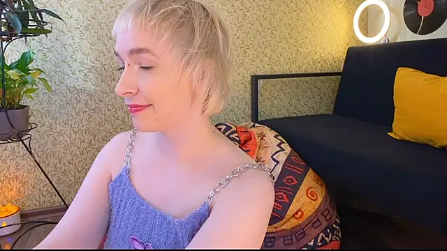 EmmyAmbros online show from March 7, 1:07 pm