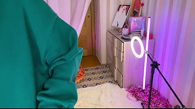 EmmyAmbros online show from February 19, 7:21 pm