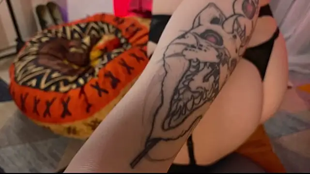 EmmyAmbros online show from April 18, 9:37 pm