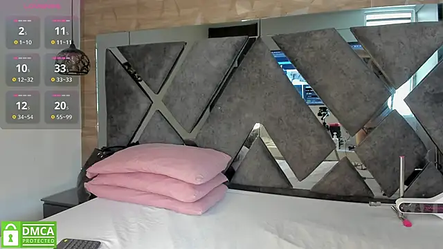 Venus velez  online show from April 11, 1:15 pm