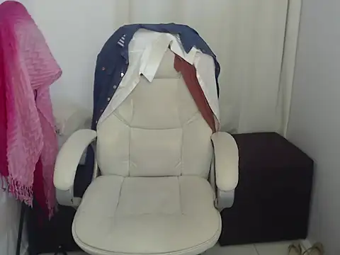 Snapshot of paiper_halliwey chatting on January 12, 9:51 am paiper halliwey online show from January 12, 9:51 am