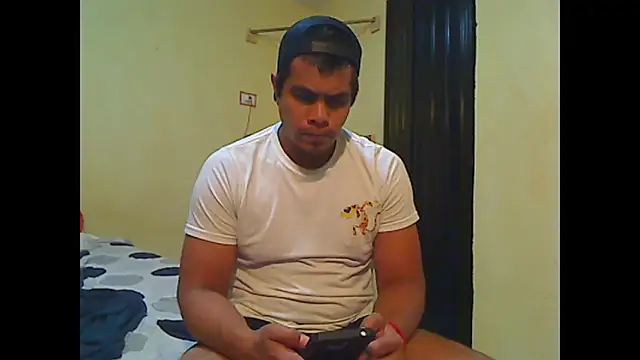 Snapshot of lozter345 chatting on October 17, 7:44 am lozter345 online show from October 17, 7:44 am