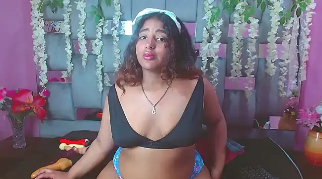 Snapshot of Sofia_Hernandez_ chatting on December 7, 6:48 pm Sofia Hernandez online show from December 7, 6:48 pm