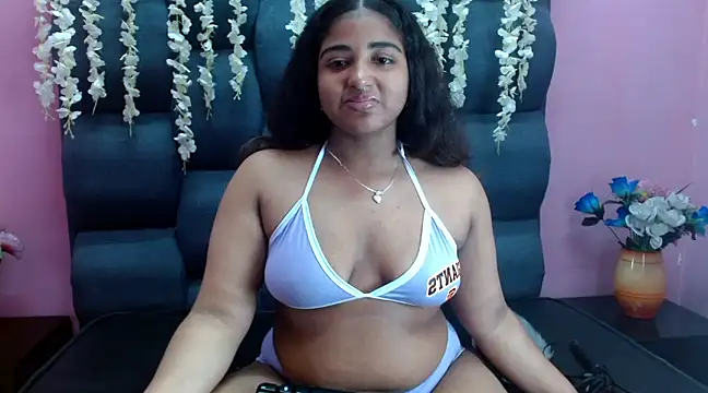 Snapshot of Sofia_Hernandez_ chatting on February 12, 2:24 am Sofia Hernandez online show from February 12, 2:24 am