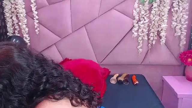 Sofia Hernandez  online show from April 6, 1:45 pm