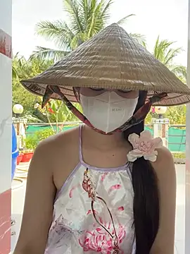 BabyThree  online show from January 28, 7:53 am