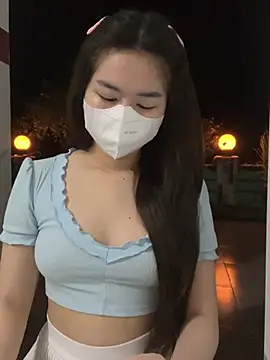 BabyThree  online show from February 6, 2:15 pm