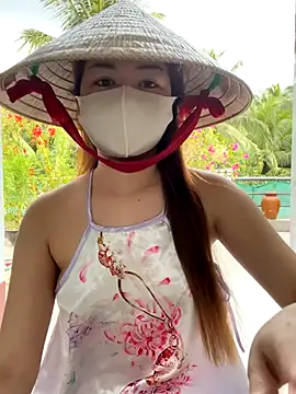 BabyThree  online show from November 11, 8:14 am