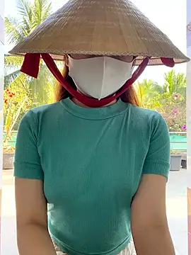 BabyThree  online show from January 9, 7:33 am