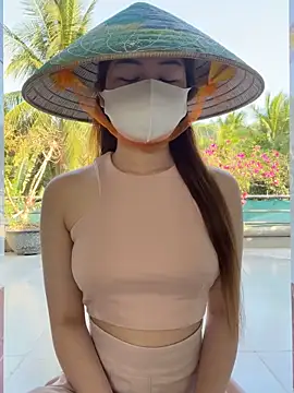 BabyThree  online show from March 7, 9:17 am