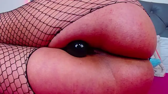 mia xx1 online show from December 6, 7:32 am