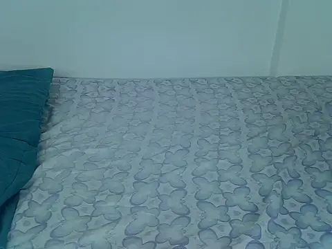 laetitia  online show from October 17, 1:03 pm