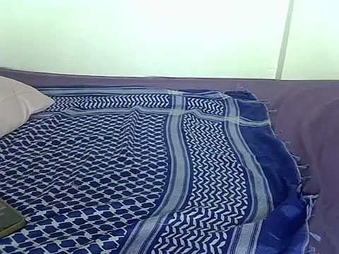 laetitia  online show from October 22, 12:38 pm